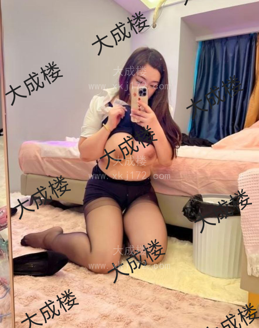 丰满巨乳肥臀人妻居家会扮演