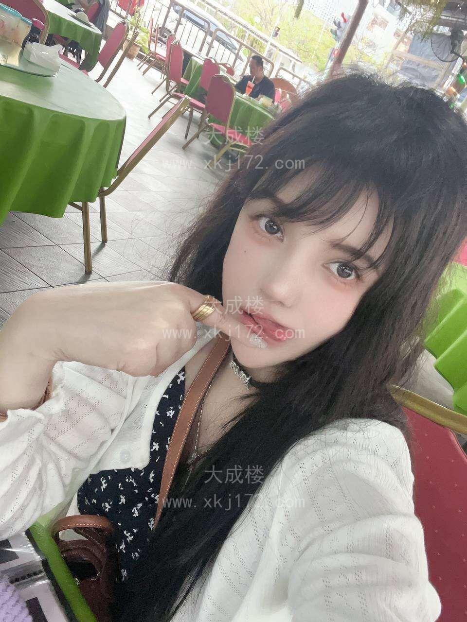 白云B紧小妖精欣欣